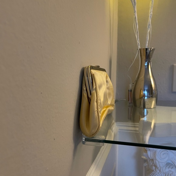 The Gap Gold Sequined Clutch Wallet Mini Purse Clasp Occasion Evening Handbag - Picture 4 of 5